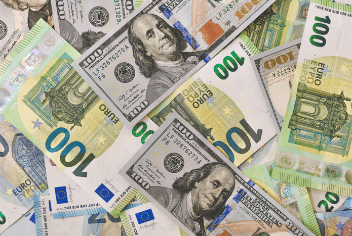 Image of bank notes of different currencies