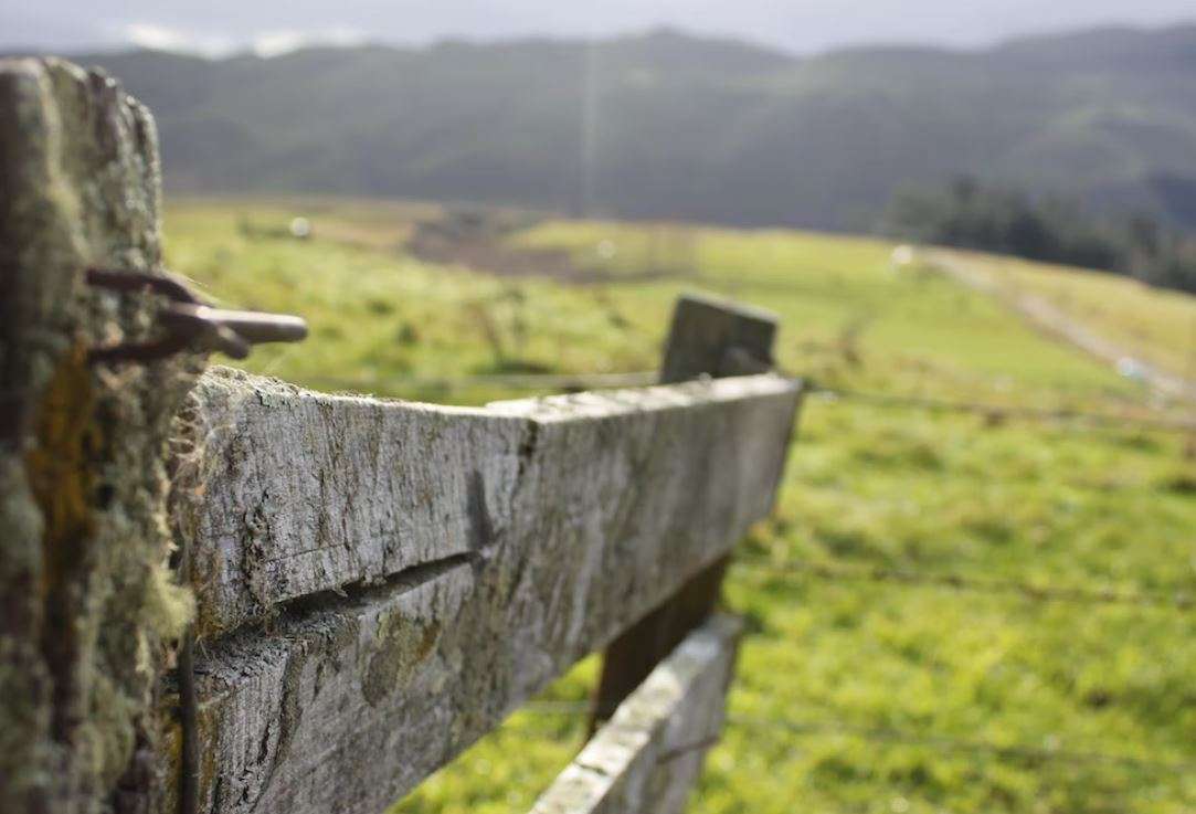Farm post